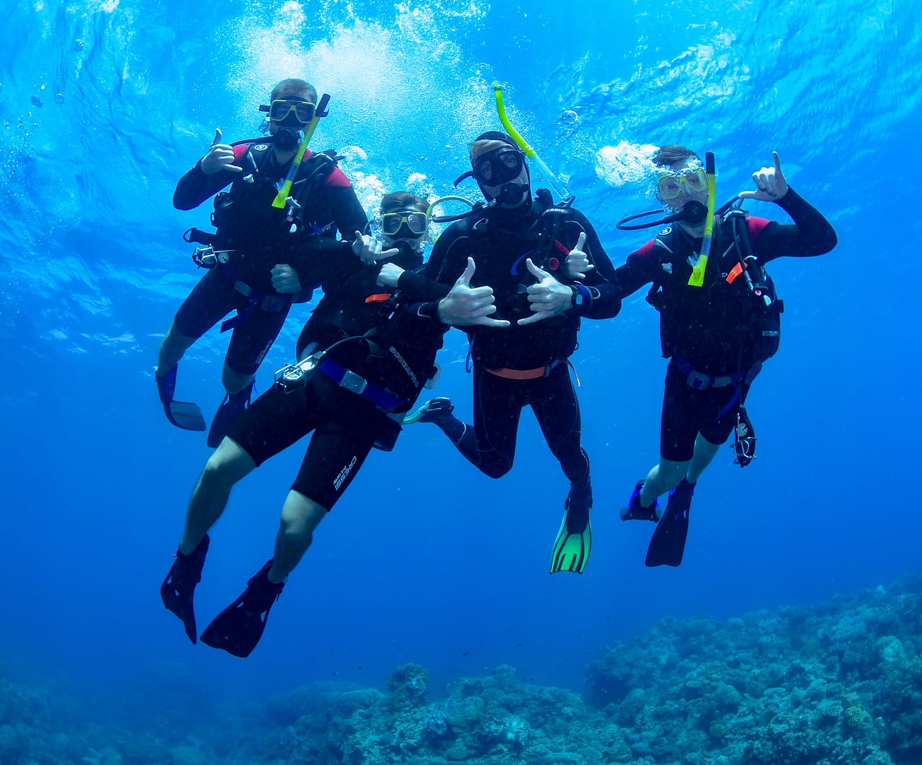 Dive Ultimate Travel Melbourne to Cairns 7 Week East Coast Group Tour — Great Barrier Reef Dive Package