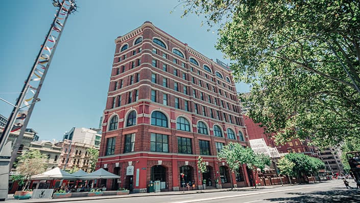 UltimateOz-Work-and-Travel-Australia-WakeUp-Wakeup-Central-Exterior