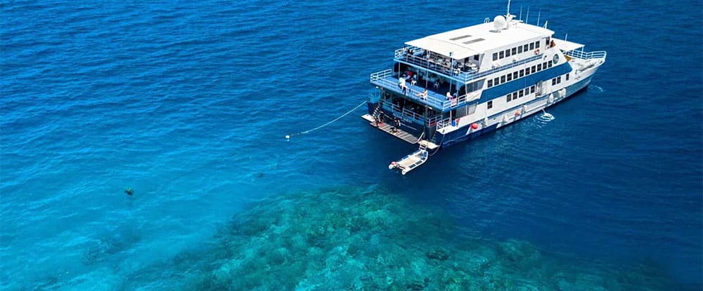 Dive boat on the Great Barrier Reef, Great Barrier Reef dive package, Cairns